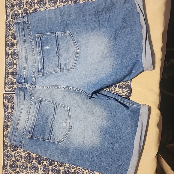 ⭐️3/$20⭐️Arizona jeans shorts - Picture 2 of 5